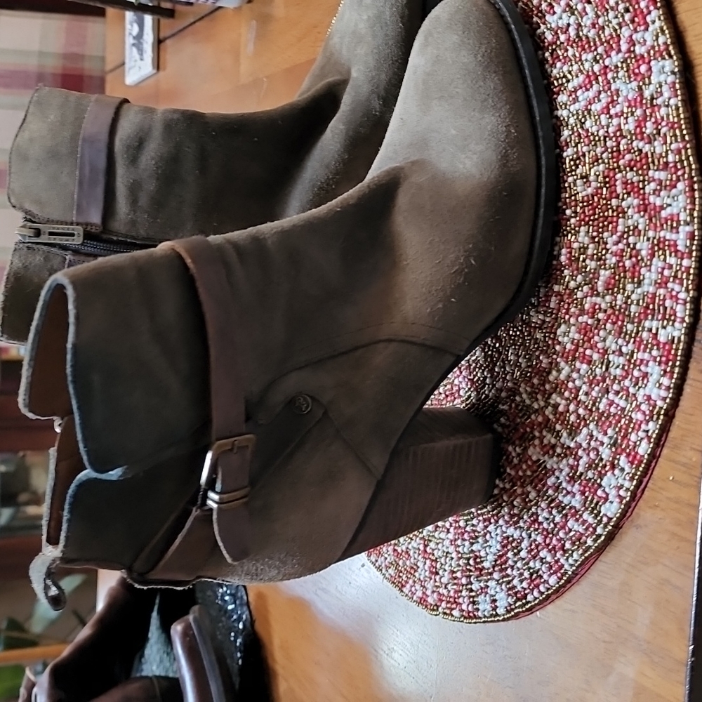 Great used condition Ivanka Trump Olive Booties Size 9.5